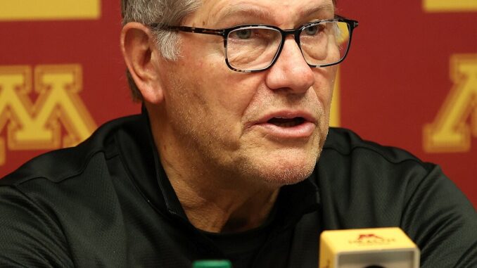 Geno_Auriemma_(53346280904)_(cropped)